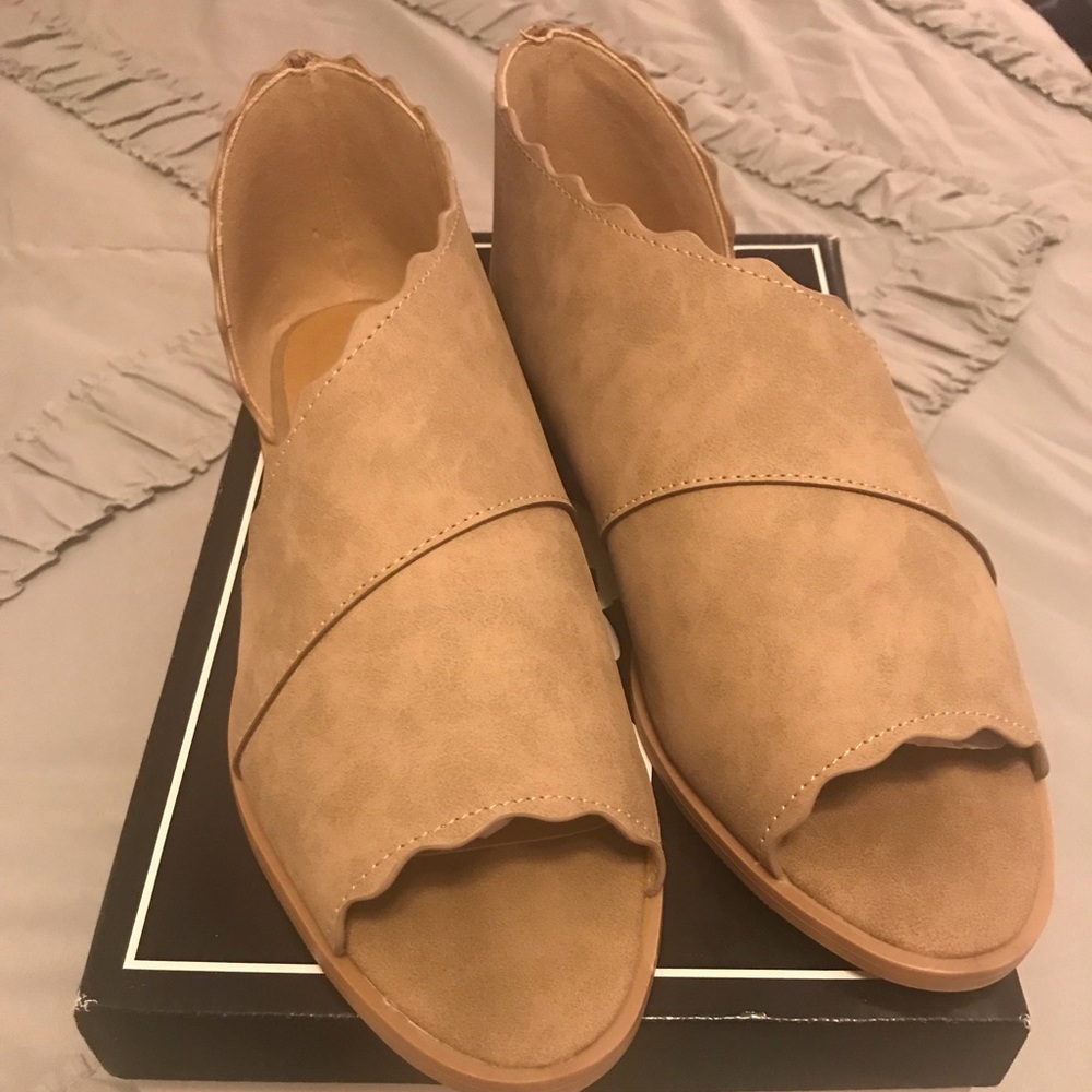 Scalloped Side Cut Flats